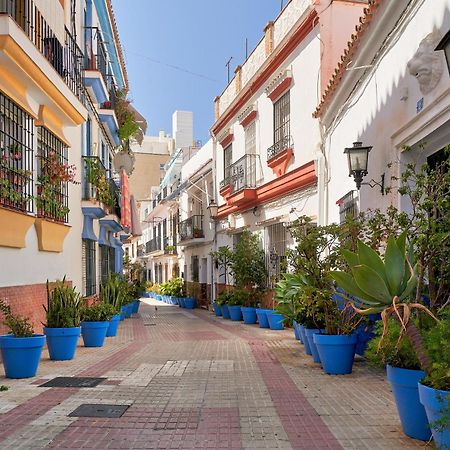 Oasis Jacuzzi Retreat Apartment Marbella Bagian luar foto