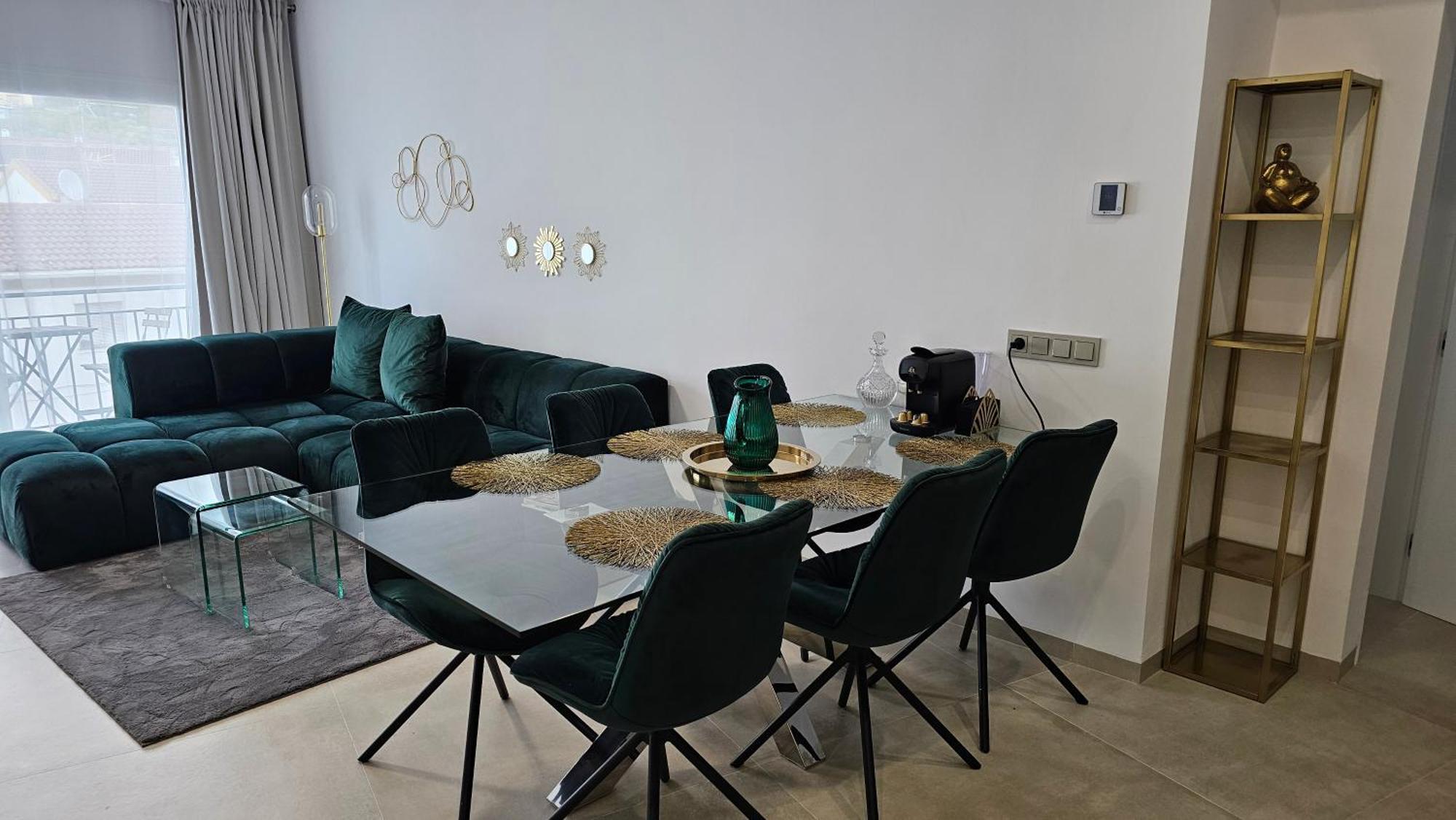 Oasis Jacuzzi Retreat Apartment Marbella Bagian luar foto