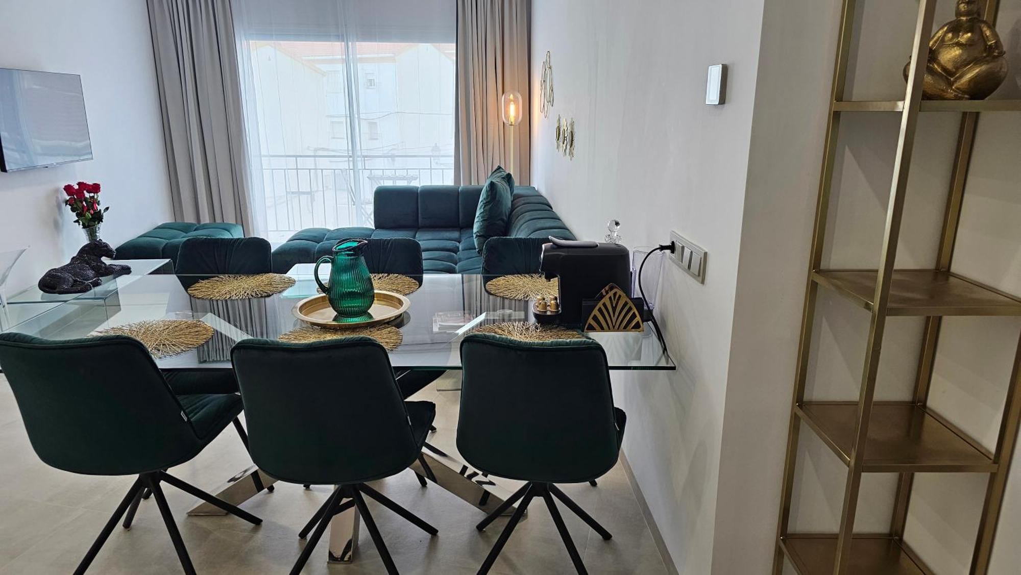 Oasis Jacuzzi Retreat Apartment Marbella Bagian luar foto