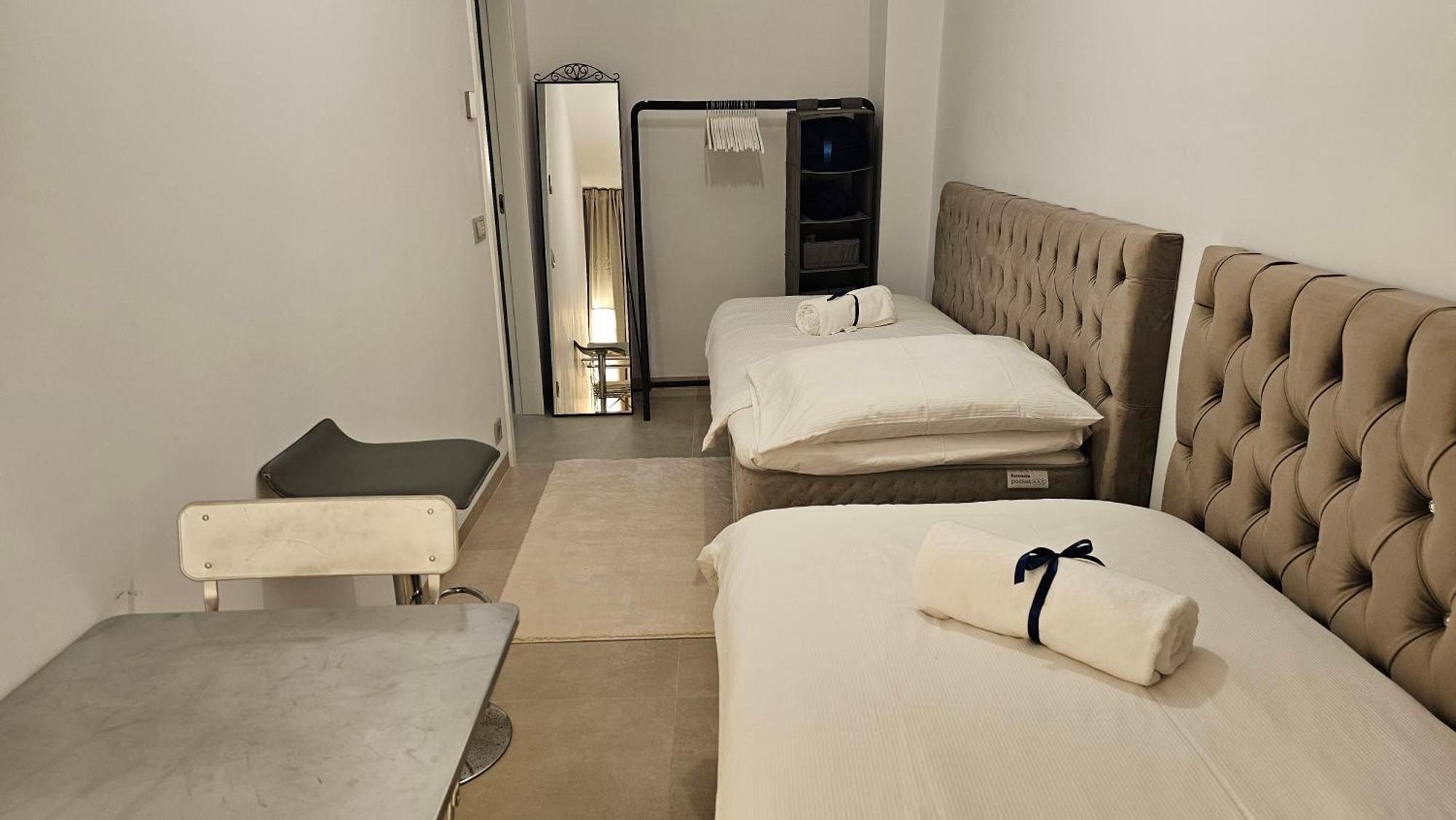 Oasis Jacuzzi Retreat Apartment Marbella Bagian luar foto