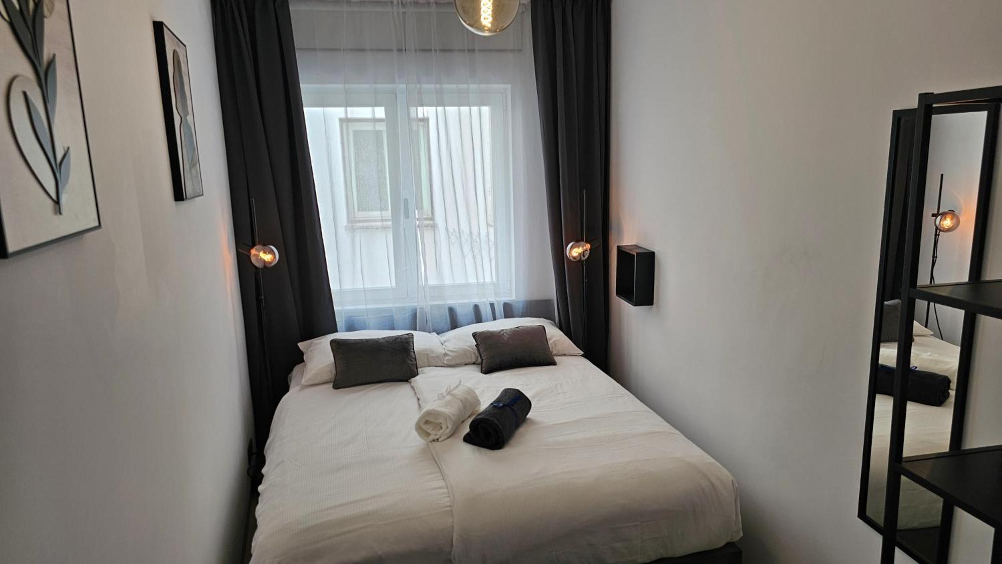 Oasis Jacuzzi Retreat Apartment Marbella Bagian luar foto