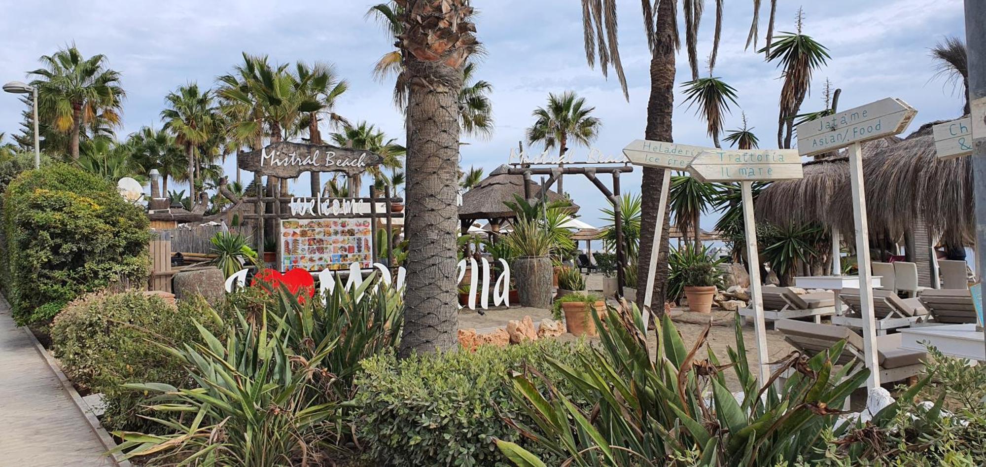 Oasis Jacuzzi Retreat Apartment Marbella Bagian luar foto