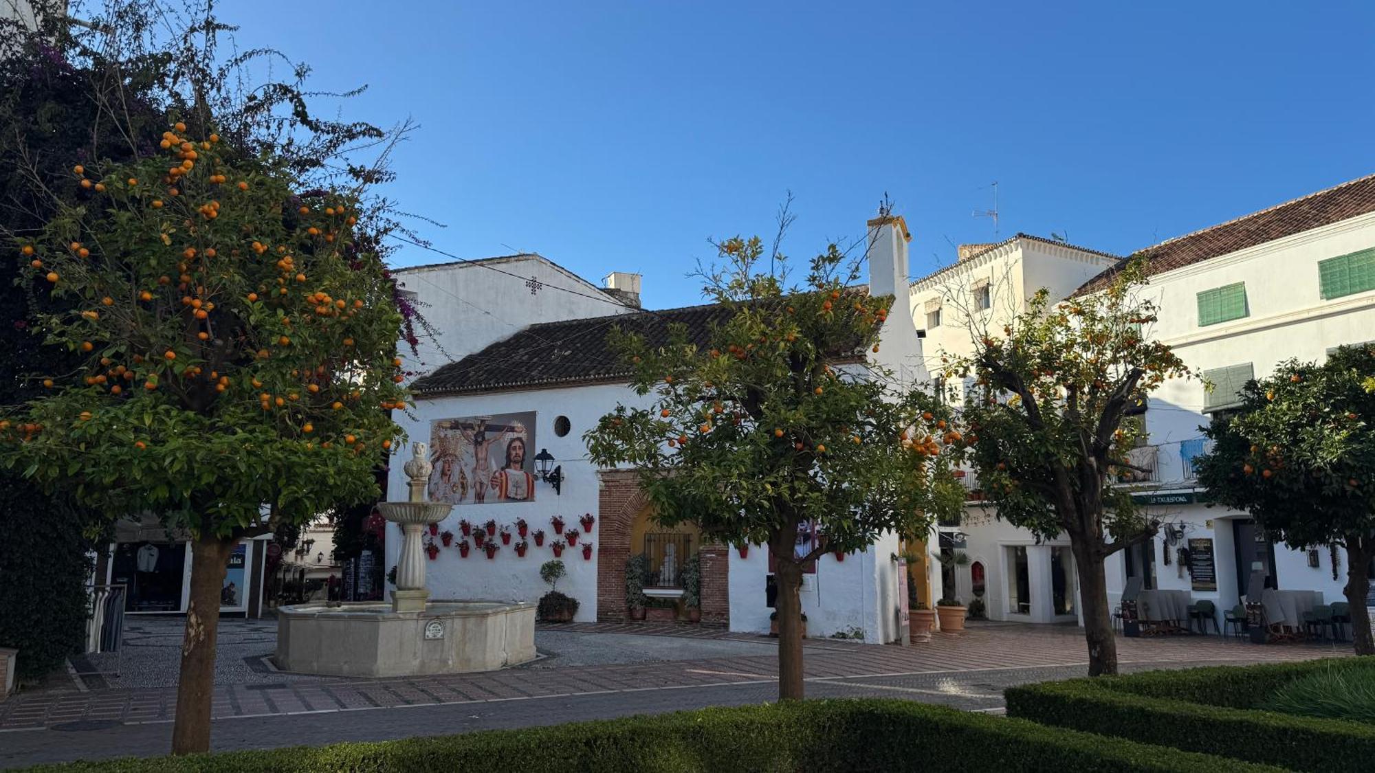 Oasis Jacuzzi Retreat Apartment Marbella Bagian luar foto