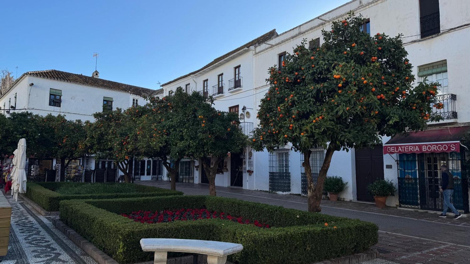 Oasis Jacuzzi Retreat Apartment Marbella Bagian luar foto